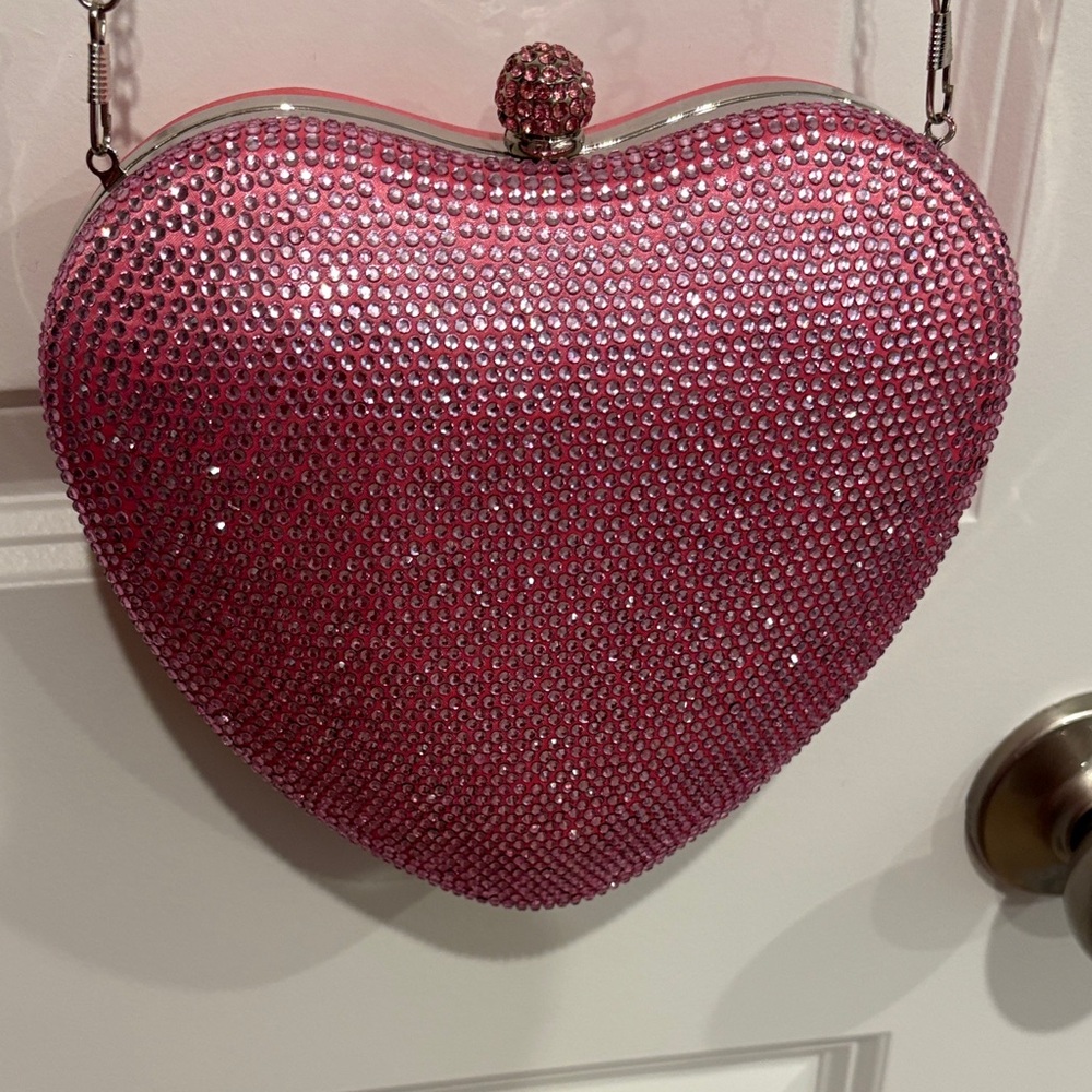 Pink Heart-Shaped Crystal Clutch